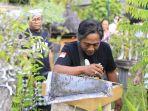 komang-teja-memanfaatkan-halaman-rumahnya-yang-memiliki-luas-sekitar-25-are-untuk-budidaya.jpg