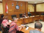 komisi-ii-dprd-badung-saat-melaksanakan-rapat-membahas-lkpj-bupati-badung-tahun-2021.jpg