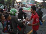 komunitas-honda-bali-bagi-takjil-gratis-di-beberapa-daerah.jpg