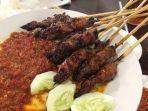 kuliner-bali-kelezatan-sate-dengan-sambal-terasi-di-sate-plecing-arjuna.jpg