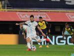 lionel-messi-tendang-penlti-22.jpg