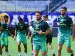 mark-klok-dan-nick-kuipers-tampak-berlatih-di-stadion-gbla-kota-bandung.jpg