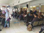 masyarakat-datang-ke-ruang-pembuatan-skck-polresta-denpasar.jpg