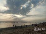 pantai-kuta-saat-libur-lebaran-2019.jpg