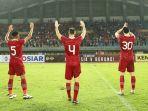 para-pemain-timnas-indonesia-rizky-ridho-kiri-jordi-amat-tengah-dan-elkan-baggott.jpg