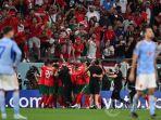 para-pemain-timnas-maroko-merayakan-kemenangan-lawan-timnas-spanyol-di-piala-dunia-2022.jpg