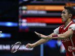 pebulu-tangkis-tunggal-putra-indonesia-jonatan-christie-melakukan-servis.jpg