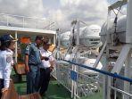peeriksaan-kelayakan-kapal-di-dermaga-padang-bai.jpg