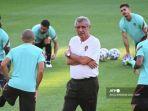 pelatih-portugal-fernando-santos-tengah-memimpin-sesi-latihan-md-1.jpg