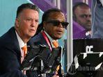 pelatih-timnas-belanda-louis-van-gaal-kiri-dan-mantan-pemain-belanda-edgar-davids.jpg