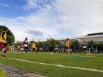 pemain-bali-united-berlatih-di-lapangan-artifisial-atau-rumput-buatan.jpg