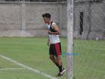 pemain-bali-united-yang-berposisi-sebagai-striker-lerby-elyandri.jpg