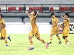 pemain-bhayangkara-fc-sani-rizki-fauzi-merayakan-gol-ke-gawang-persib-dalam.jpg