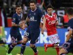 pemain-depan-paris-saint-germain-argentina-lionel-messi-berlari-dengan-bola.jpg