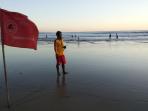 penjaga-pantai-di-seminyak.jpg