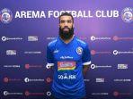 penyerang-arema-fc-sylvano-comvalius.jpg