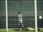 penyerang-bali-united-stefano-lilipaly-merayakan-gol-kedua.jpg