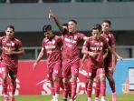 pesepak-bola-persis-solo-meluap.jpg