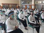 peserta-mendengarkan-arahan-sebelum-mengikuti-skb-cpns-denpasar-di-bpsdm-provinsi-bali.jpg