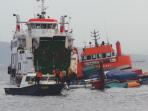 proses-evakuasi-kapal-lct-trans-jawa-karam-di-gilimanuk-2.jpg