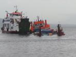 proses-evakuasi-kapal-lct-trans-jawa-karam-di-gilimanuk-3.jpg
