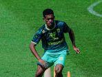 ricky-kambuaya-berlatih-bersama-skuat-persib-bandung.jpg