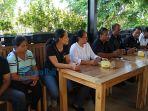 sejumlah-warga-petani-penggarap-di-banjar-selasih-mengadu-ke-lbh.jpg