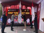 serah-terima-bendera-kirab-dari-KPU-Gianyar-kepada-Ketua-KPU-Denpasar-I-Wayan-Arsa-Jaya.jpg