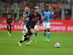striker-rossoneri-olivier-giroud-tengah-mendribbling-bola-di-laga-ac-milan-vs-napoli.jpg