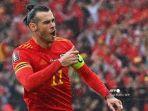 striker-wales-gareth-bale-merayakan-setelah-melakukan-tendangan-bebas.jpg