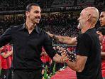 striker-zlatan-ibrahimovic-berjabatan-tangan-dengan-pelatih-ac-milan-stefano-pioli.jpg