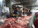 suasana-penjualan-daging-babi-di-pasar-badung.jpg