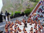 suasana-pertunjukan-tari-kecak-di-pura-luhur-uluwatu-yang-mulai-hari-ini-kembali-dipentaskan.jpg
