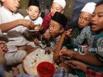 tradisi-megibung-saat-bulan-ramadan-di-kepaon.jpg