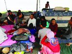 warga-beristirahat-di-tenda_20170105_093118.jpg