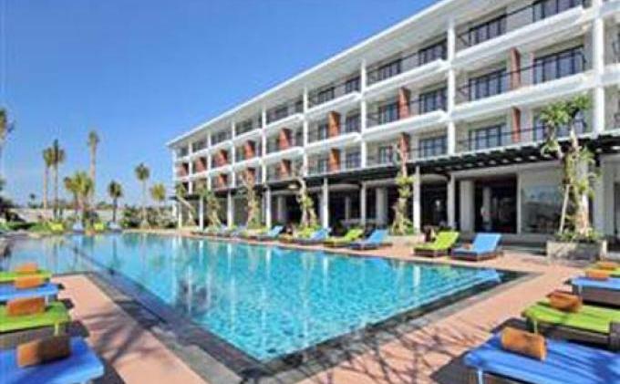 Hotel Santika Siligita Hibur Wisatawan dengan Special Friday Night - 338717_120928085725107_STD1.jpg