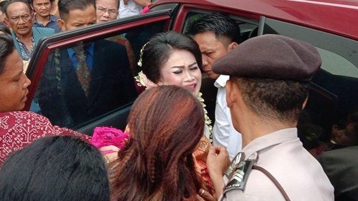 Resepsi Belum Selesai, Mempelai Wanita Ini Sudah Diusir Mertua Hingga Diseret Polisi dari Pelaminan