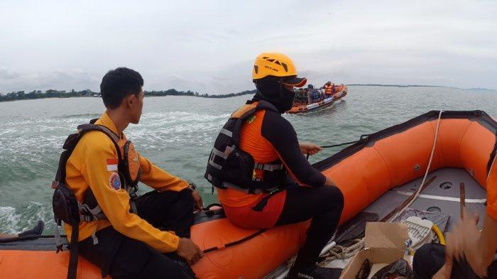 Cuaca Buruk Satu ABK KM Begal Terlempar ke Laut, Basarnas Pangkalpinang Lakukan Pencarian