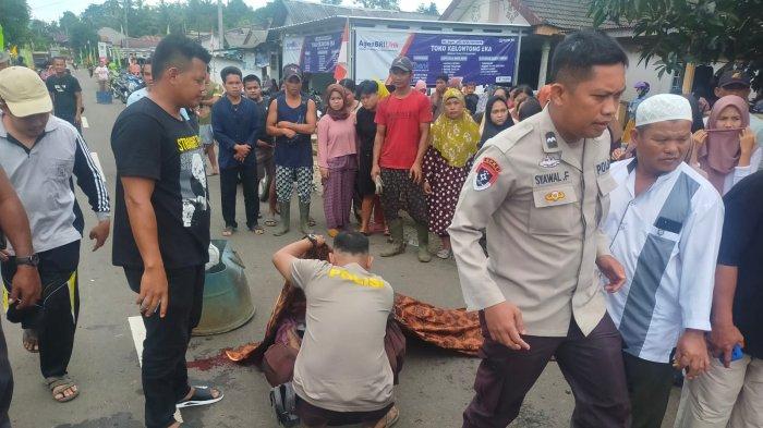 Tragis, Berboncengan 4 Orang, Remaja dan Bayi Tewas Akibat Tertabrak Mobil di Desa Munggu