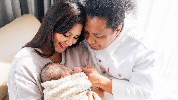 Indah Permatasari dan Arie Kriting Masih Rahasiakan Nama dan Jenis Kelamin Anak, Ini Alasannya