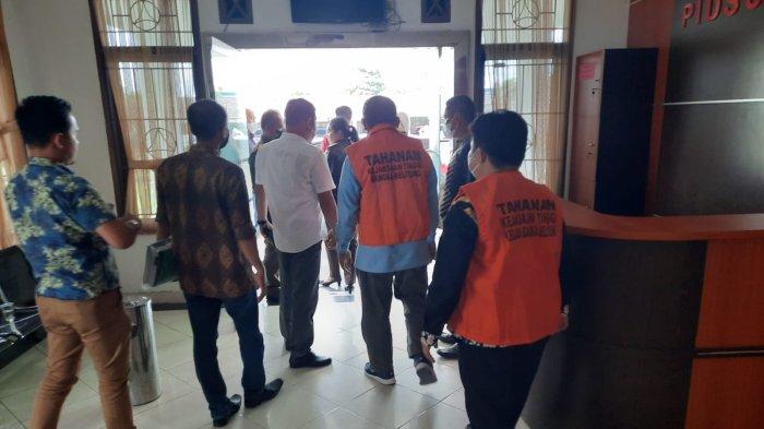 Dua Tersangka Dugaan Korupsi Masjid Asrama Haji Bangka Belitung Denny dan Lasyidi Resmi Ditahan