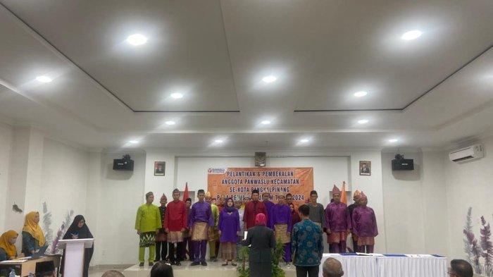 21 Anggota Panwascam Pangkalpinang Dilantik, Ida: Harus Profesional dan Jaga Integritas