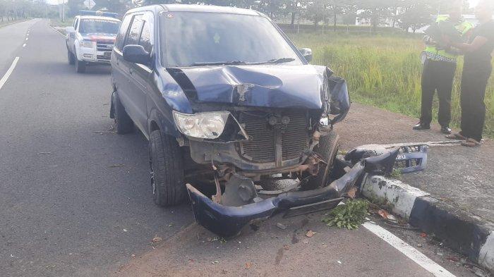Tabrak Tiang Listrik di Kawasan Citraland, Pengemudi Diduga Berkendara dalam Kondisi Mengantuk