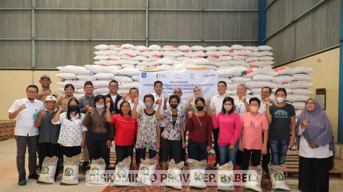 Pj Gubernur Bangka Belitung Cek Kualitas Beras Bansos di Bulog