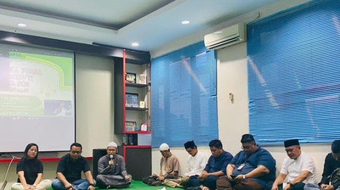 Ustaz Aidil Beri Tausiyah Acara Buka Puasa Bersama Karyawan Bangka Pos Group