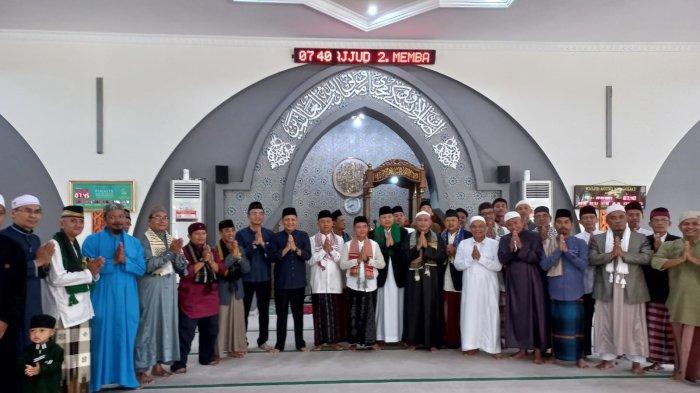Bupati Bangka Salat Id Bersama Masyarakat di Masjid Agung, Semoga Menjadi Manusia yang Lebih Baik