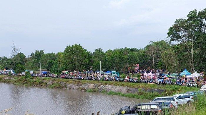 Penampakan Pedagang Tak Berizin di Kolong Retensi Kacang Pedang, Ada Bangunan Semi Permanen