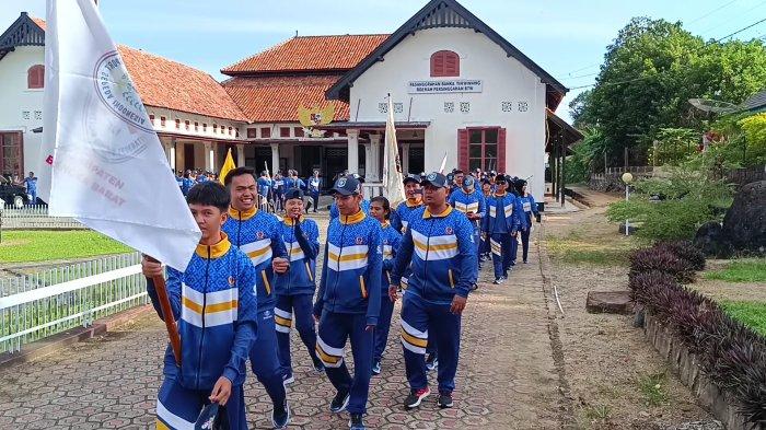 Jelang Porprov VI Babel, Atlet dan Ofisial Kontingen Bangka Barat Gelar Parade