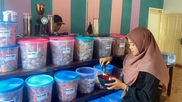 Nyeblak Sambil Ngopi di Zona Seblak Prasmanan x Buzakei Koba, Ada 50 Topping Pilihan