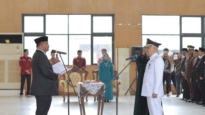 Pesan Pj Gubernur Safrizal saat Lantik Yuspian Jadi Pj.Bupati Belitung: Tugas Bupati Sangat Berat